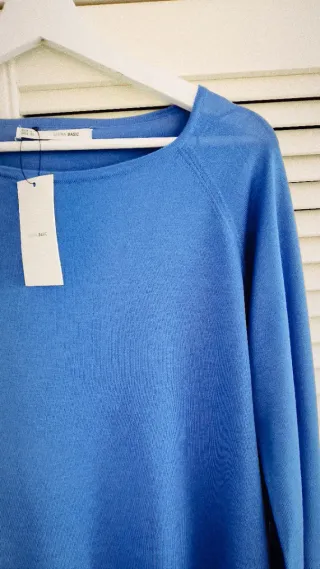 Precioso jersey fino y fluido corte evase