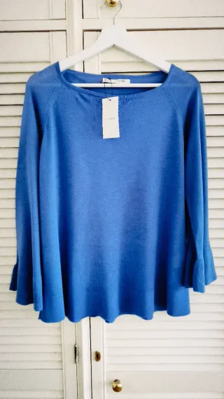 Precioso jersey fino y fluido corte evase