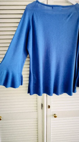 Precioso jersey fino y fluido corte evase