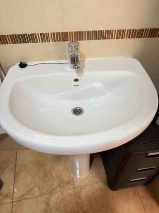 Juego de sanitarios: lavabo, bidé y WC