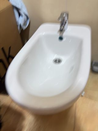 Juego de sanitarios: lavabo, bidé y WC