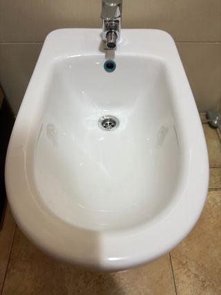 Juego de sanitarios: lavabo, bidé y WC