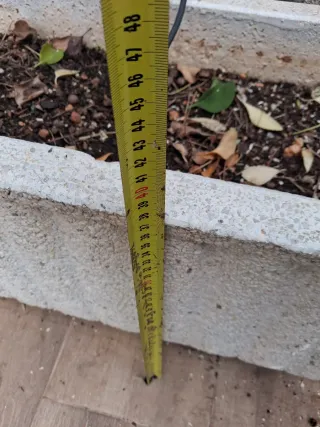 Jardinera de piedra blanca