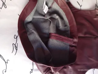 Top efecto piel burdeos