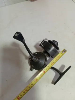 Carrete de pesca Sagarra antiguo