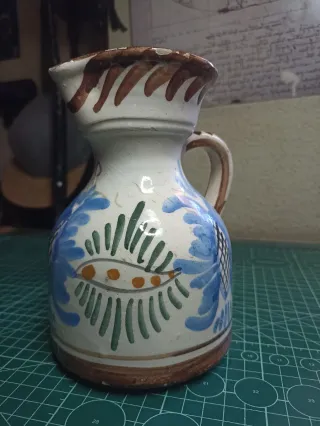 Antigua Jarra vinatera de cerámica pintada a mano