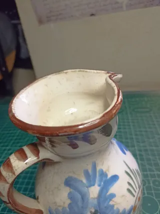 Antigua Jarra vinatera de cerámica pintada a mano