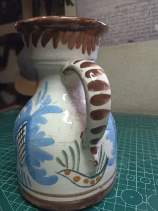 Antigua Jarra vinatera de cerámica pintada a mano