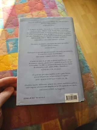 TIEMPO ENTRE COSTURAS, EL