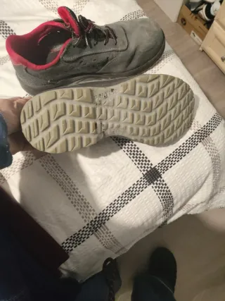 Zapatillas de seguridad Panter grises y rojas