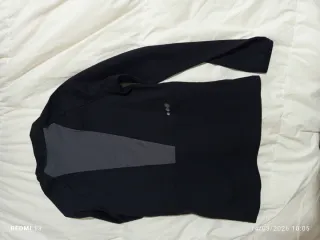 Maglia sportiva nera manica lunga