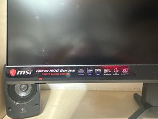 Monitor MSI Curvo Negro 27”  Pantalla dañada
