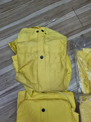 5 Chubasqueros+pantalon