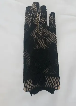 Mantilla Madrina, Peineta Marrón y Guantes Negros