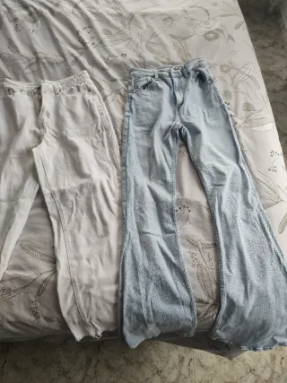 Pantalones vaqueros blancos y azules