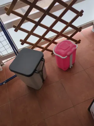 Cubos de basura de plástico de Mercadona