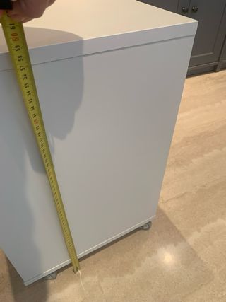 Mesita auxiliar blanca con ruedas como nueva