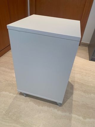 Mesita auxiliar blanca con ruedas como nueva