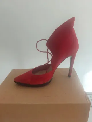 Zapatos de tacón rojos Zara