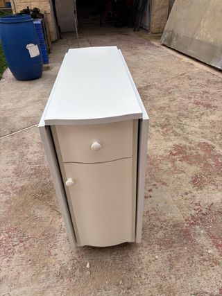 Mesa plegable de madera blanca