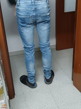 Pantalones vaqueros, talla 30.