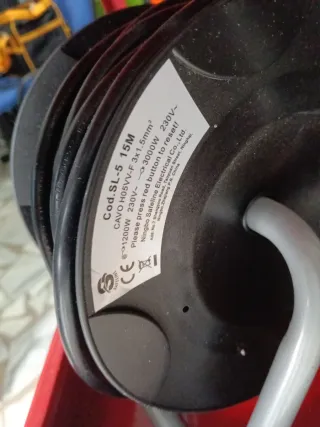 Carrello porta attrezzi con utensili