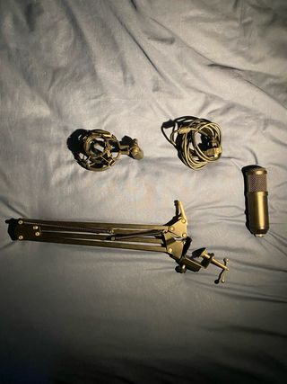 Micrófono con brazo y soporte