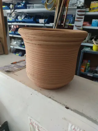 Maceta de terracota rizada