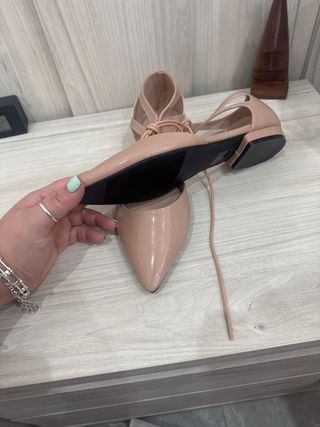 Zapatos planos charol nude