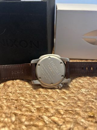 Reloj Nixon Cuero Marrón y Plateado