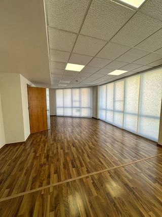 Oficina en alquiler en La Plana en Esplugues de Llobregat
