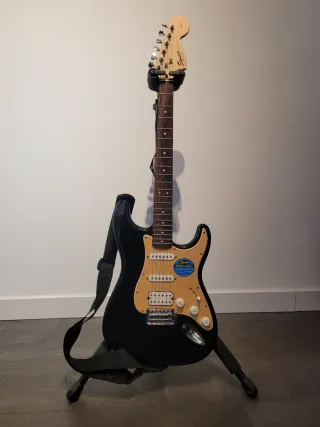 Guitarra Eléctrica Negra Fender Squier Strat