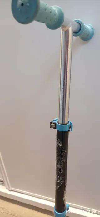 Patinete infantil blanco y azul