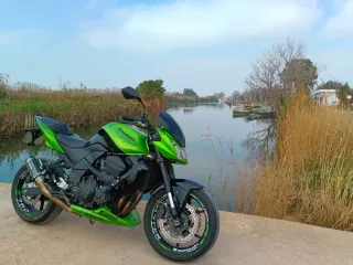 Kawasaki Z750 Negra y Verde