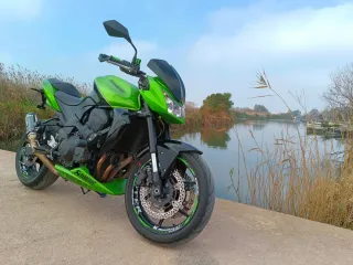 Kawasaki Z750 Negra y Verde