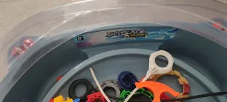 Estadio Beyblade Burst con Beyblades