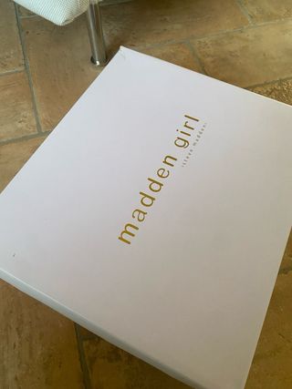 Stivaletti beige con tacco largo