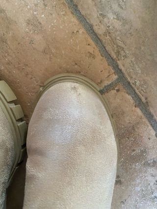 Stivaletti beige con tacco largo