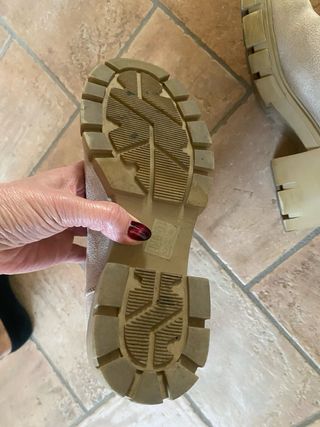 Stivaletti beige con tacco largo