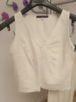 Conjunto de top y falda de lino con detalle floral