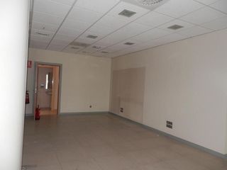 Local comercial en venta en Les Arenes - La Grípia  Can Montllor en Terrassa