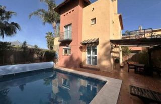 Casa pareada en alquiler en Nueva Andalucía centro en Marbella