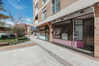 Local comercial en alquiler en Santo Domingo y San Martín  en Huesca
