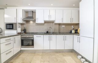 Casa adosada en venta en Nueva Andalucía centro en Marbella