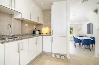 Casa adosada en venta en Nueva Andalucía centro en Marbella