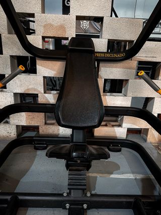 Máquina Press Declinado Gym