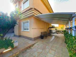 Casa en venta en Nueva Torrevieja - Aguas Nuevas en Torrevieja