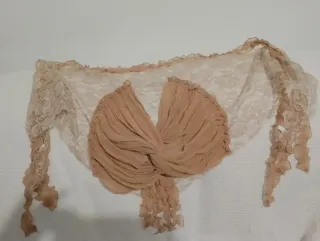 Chal/pañuelo triangular encaje beige