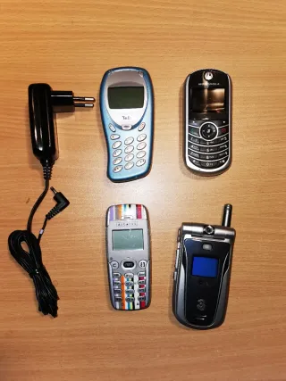 Lotto n. 4 telefoni vintage