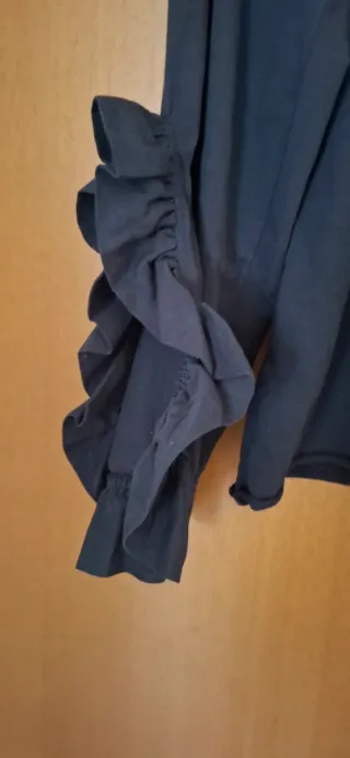 Blusa Zara nera con ruches sulle maniche